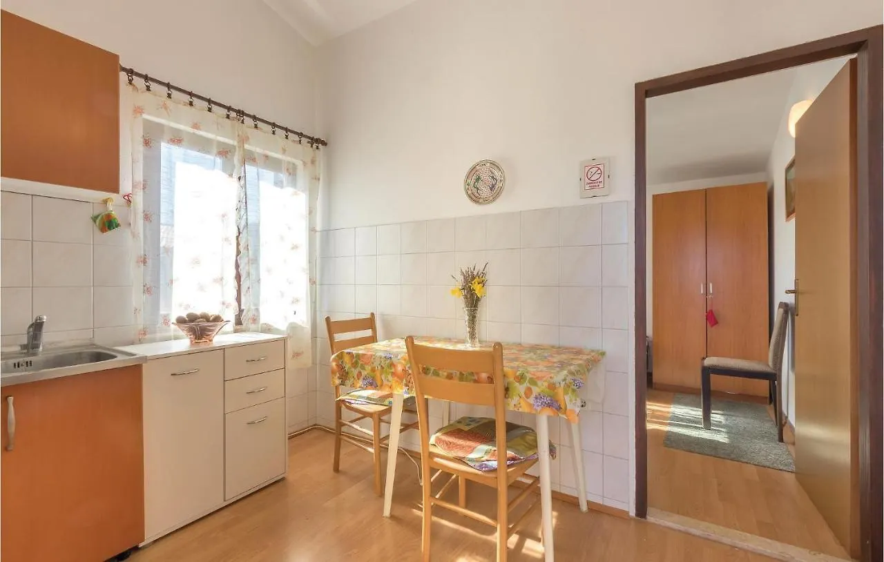 Beautiful Apartment In Medulin With Kitchenette